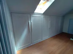 armadiatura sottotetto legno azzurro